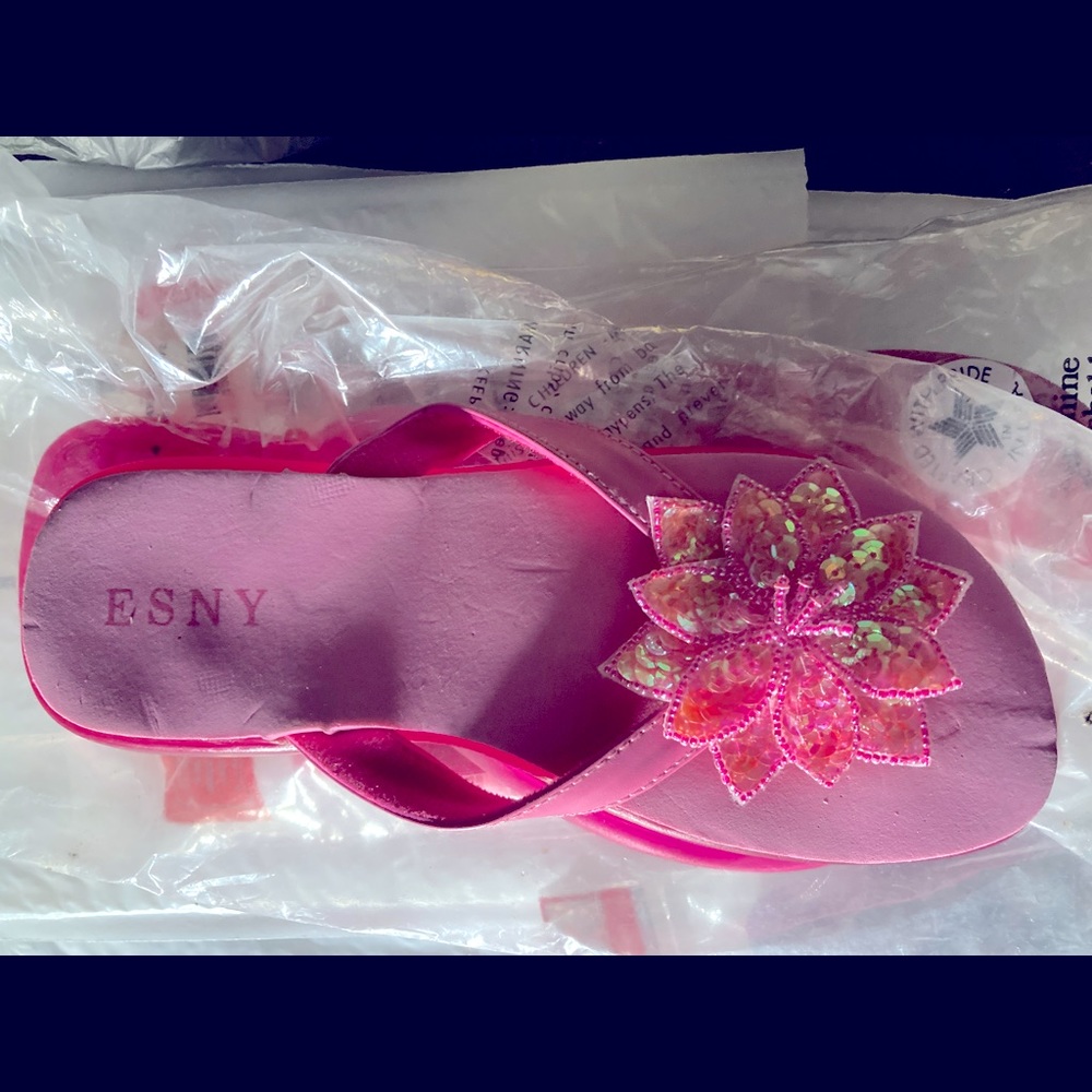 This is A brand New set of flip flops pink in color great for someone in fashion